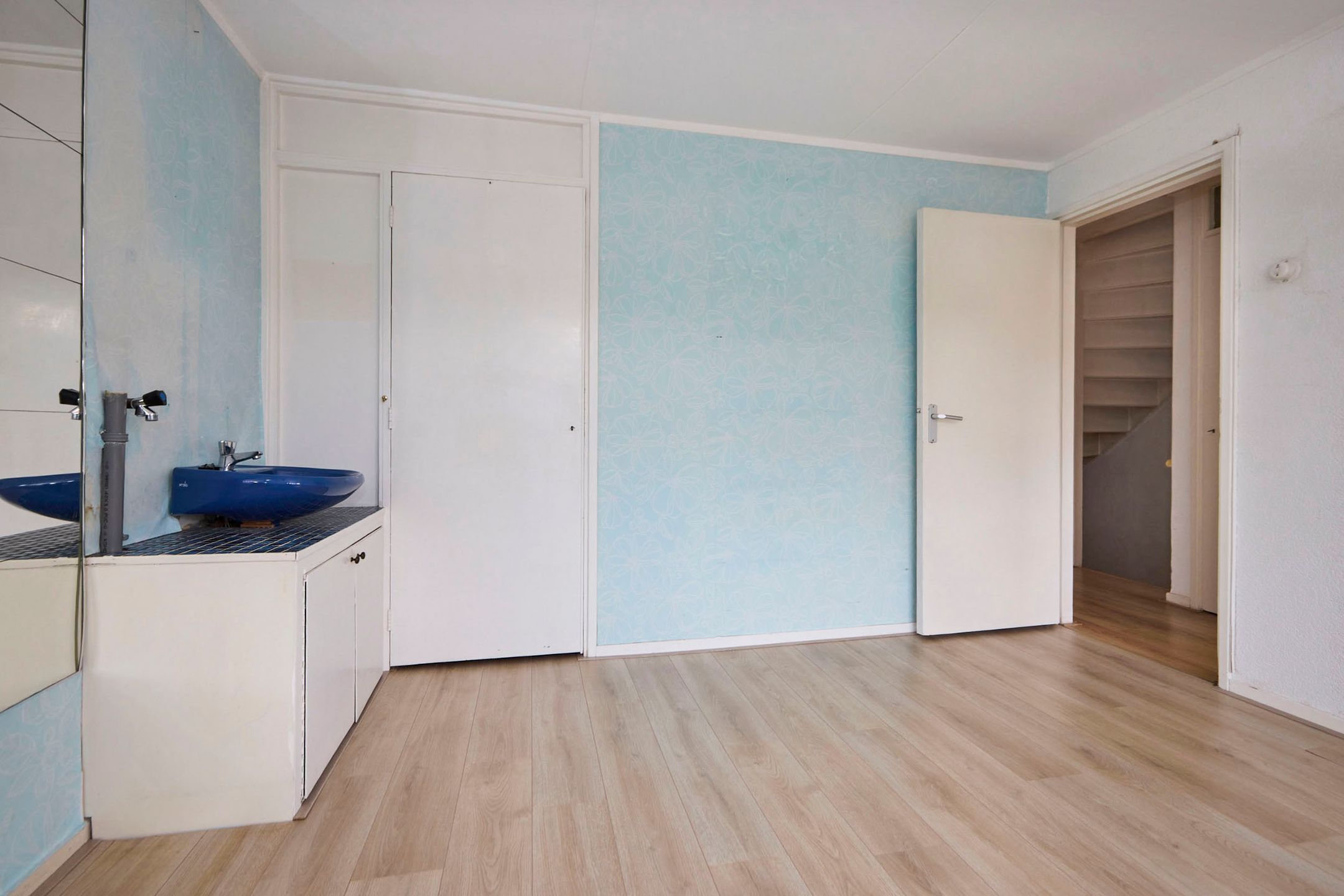 Renovation Terraced House with Five Bedrooms and Sunny Southeast Garden in Nieuw-Vennep — 36
