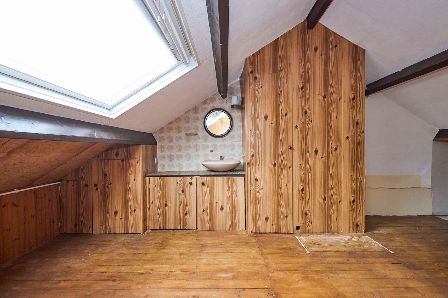 Renovation Terraced House with Five Bedrooms and Sunny Southeast Garden in Nieuw-Vennep — 50