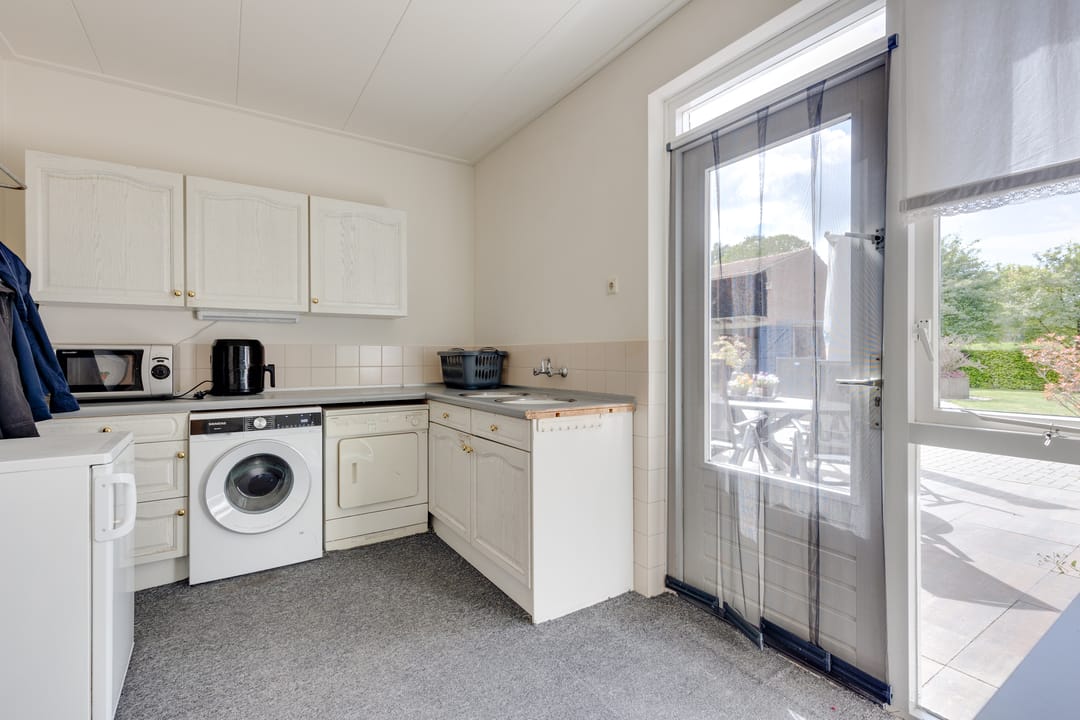 Spacious Semi-Detached Home with Large Plot and Pasture Land in Oost Gelre — 37