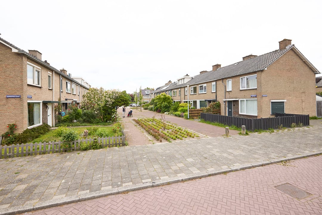 Renovation Terraced House with Five Bedrooms and Sunny Southeast Garden in Nieuw-Vennep — 7