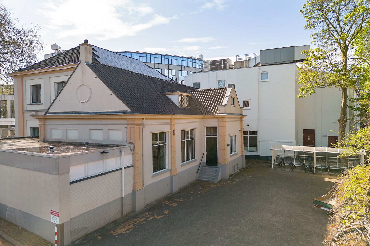 View photo 3 of Stationsweg 44