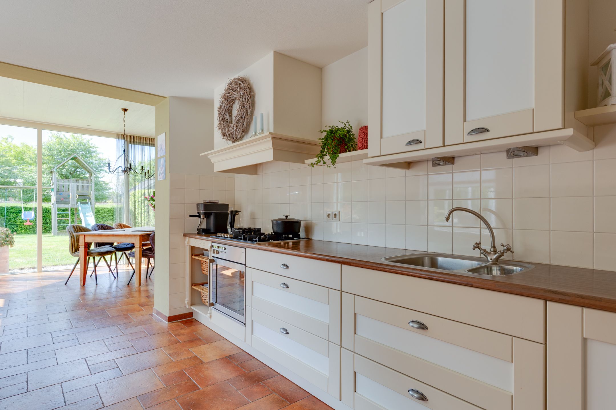 Spacious Semi-Detached Home with Large Plot and Pasture Land in Oost Gelre — 12