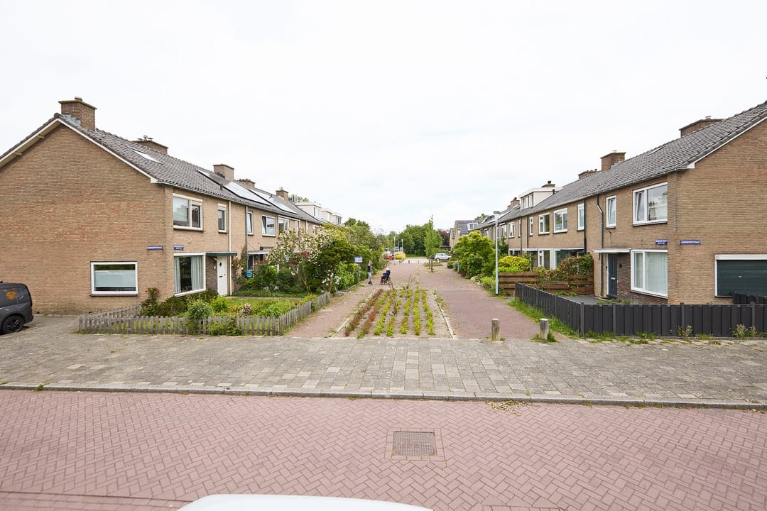 Renovation Terraced House with Five Bedrooms and Sunny Southeast Garden in Nieuw-Vennep — 8