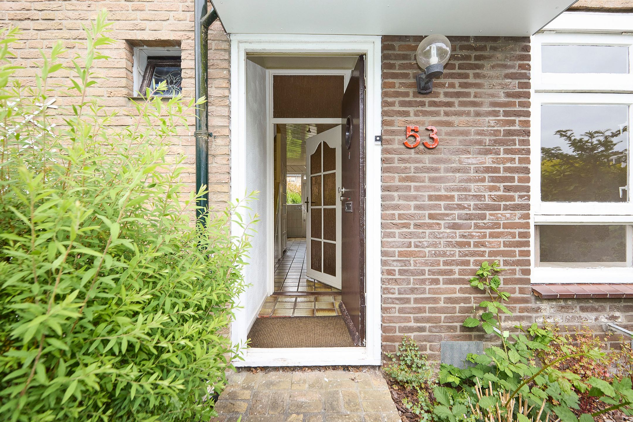 Renovation Terraced House with Five Bedrooms and Sunny Southeast Garden in Nieuw-Vennep — 12