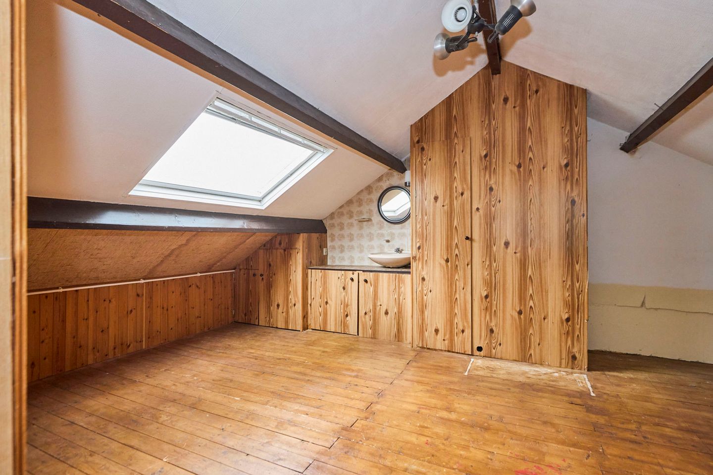 Renovation Terraced House with Five Bedrooms and Sunny Southeast Garden in Nieuw-Vennep — 49