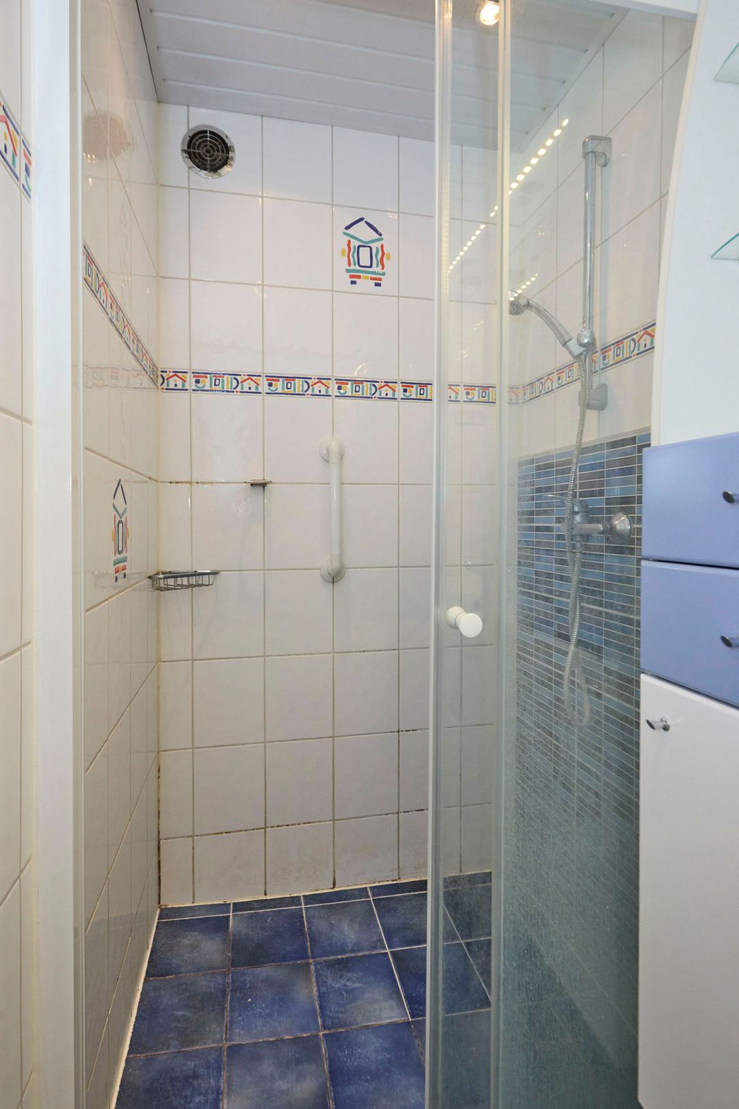 Renovation Terraced House with Five Bedrooms and Sunny Southeast Garden in Nieuw-Vennep — 32