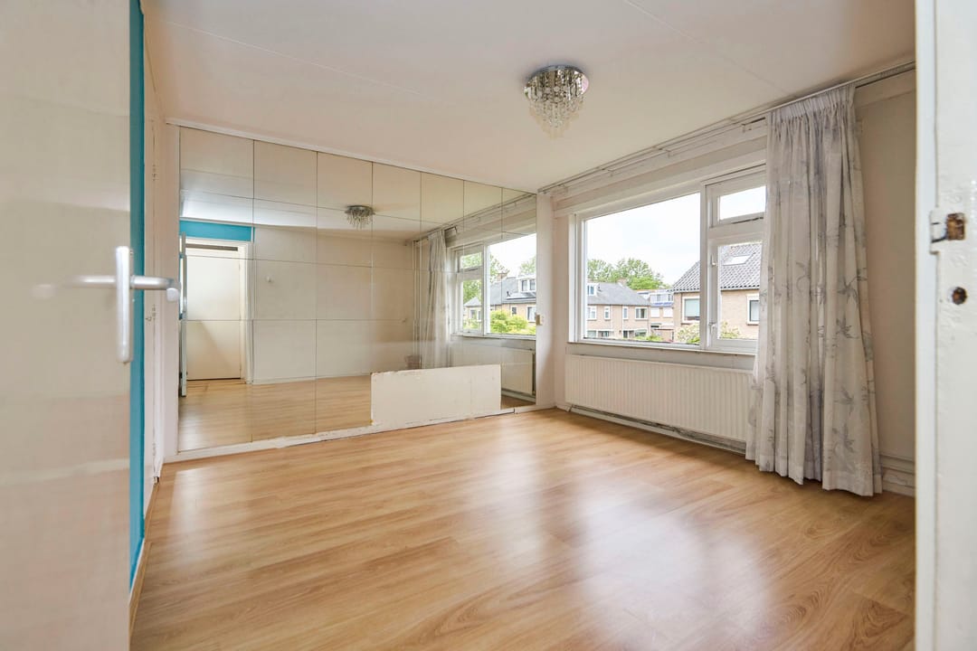 Renovation Terraced House with Five Bedrooms and Sunny Southeast Garden in Nieuw-Vennep — 28