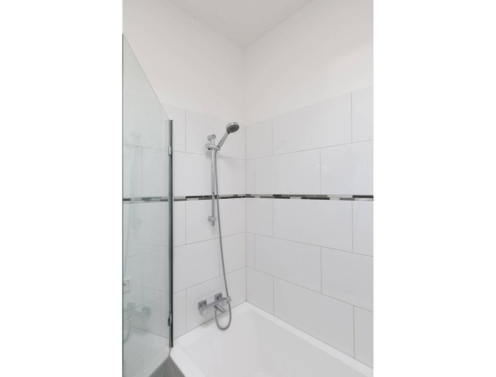 Photo 22 of Usselincxstraat 144