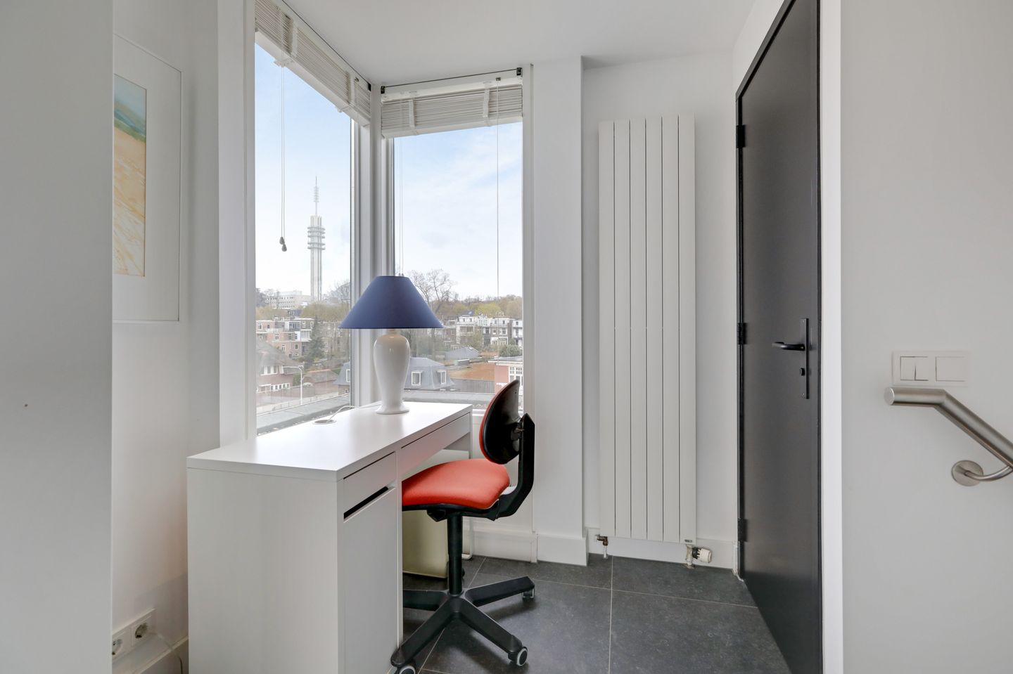 Luxury Penthouse with Panoramic River Views in Arnhem — 40