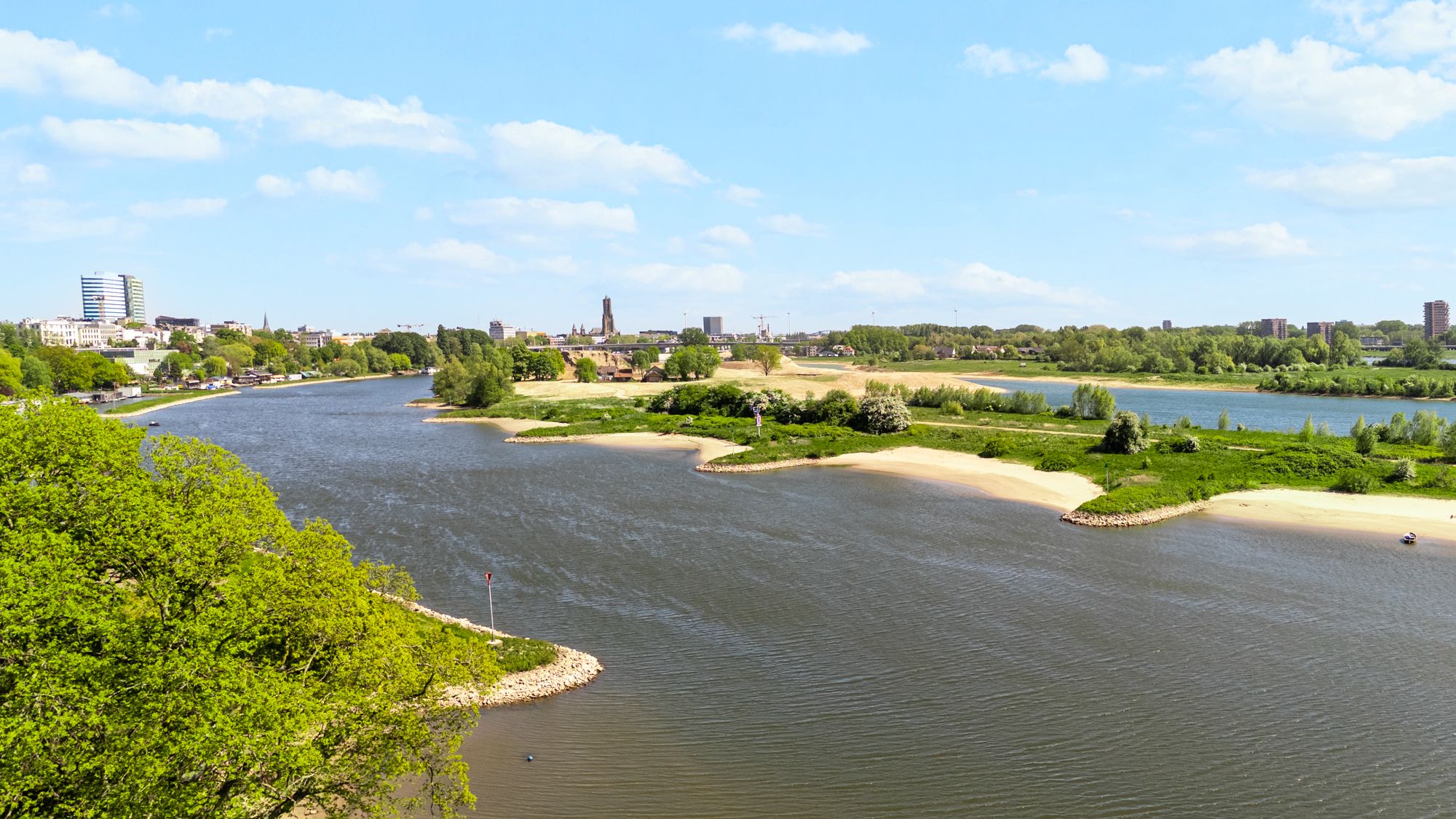 Luxury Penthouse with Panoramic River Views in Arnhem — 63