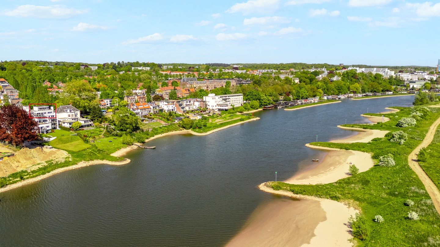 Luxury Penthouse with Panoramic River Views in Arnhem — 65