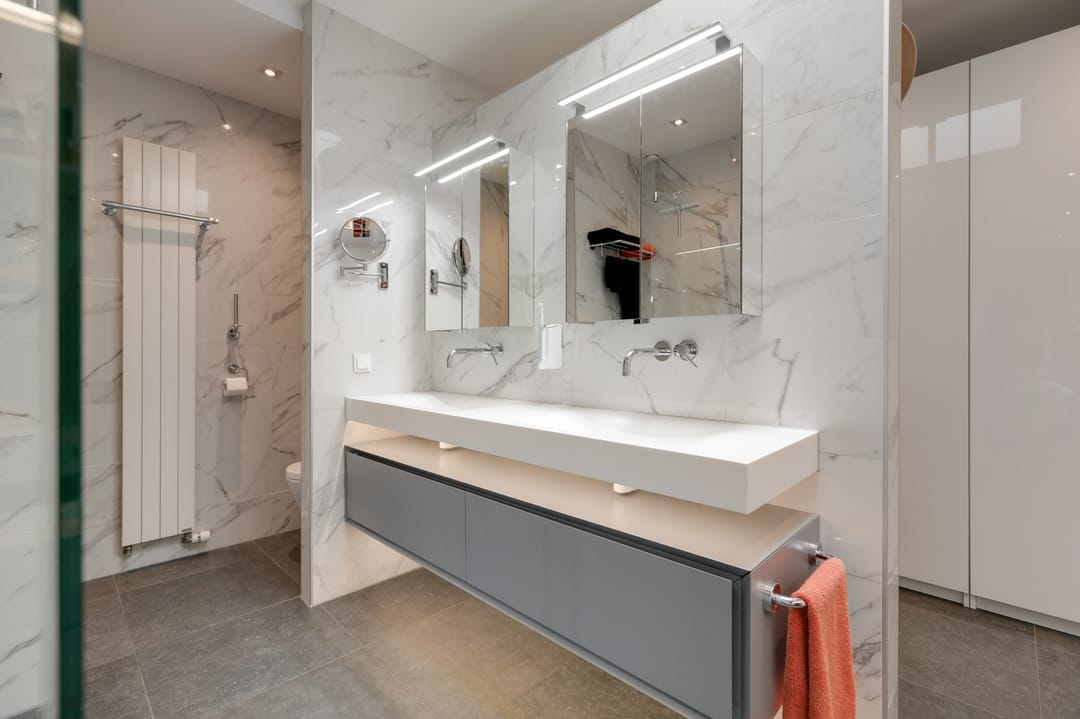 Luxury Penthouse with Panoramic River Views in Arnhem — 32