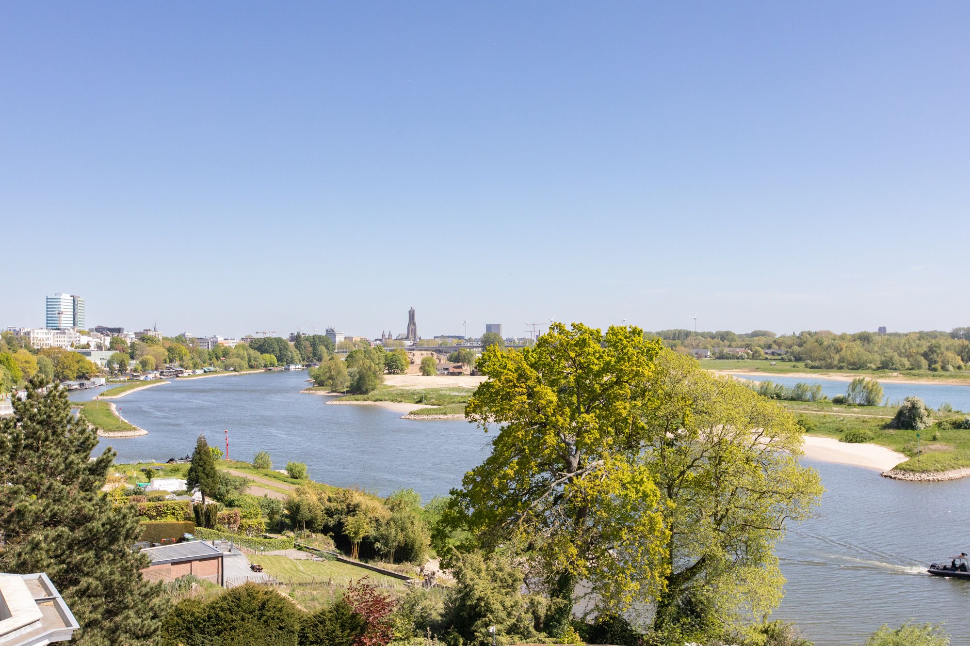 Luxury Penthouse with Panoramic River Views in Arnhem — 66