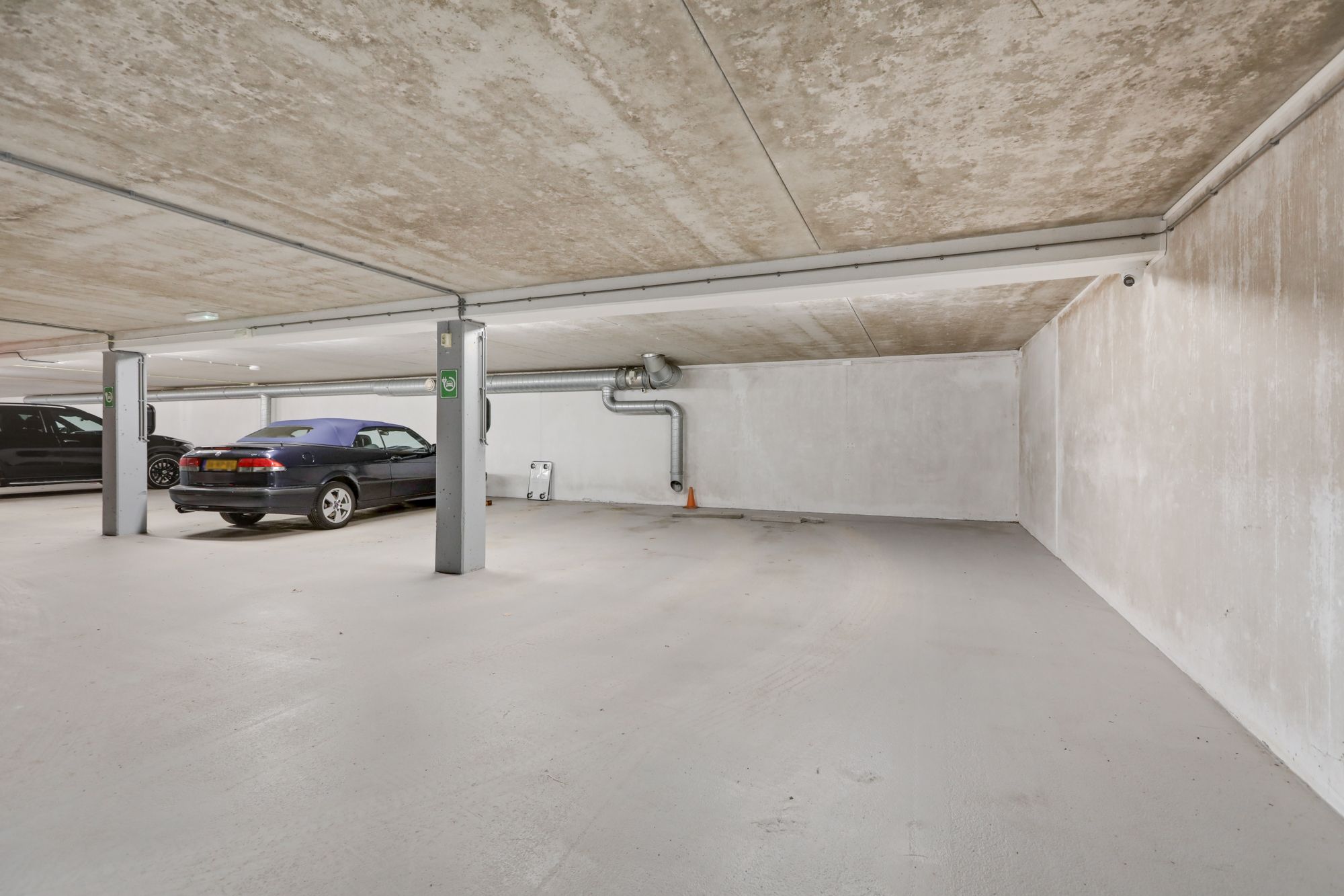 Luxury Penthouse with Panoramic River Views in Arnhem — 54