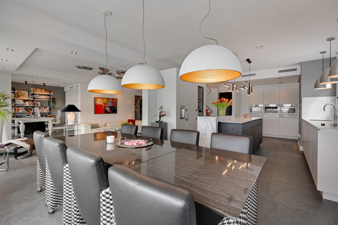 Luxury Penthouse with Panoramic River Views in Arnhem — 22