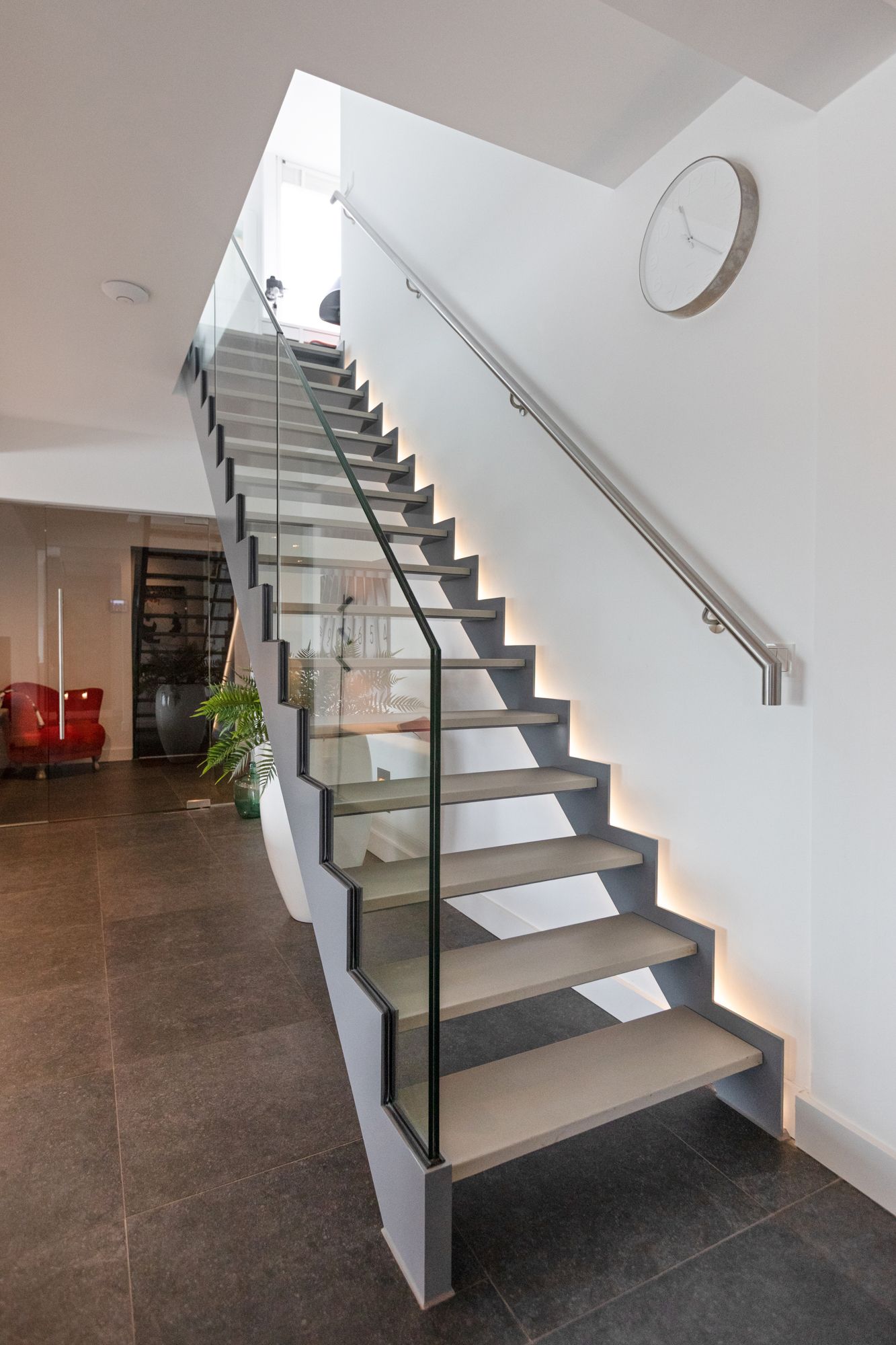 Luxury Penthouse with Panoramic River Views in Arnhem — 39