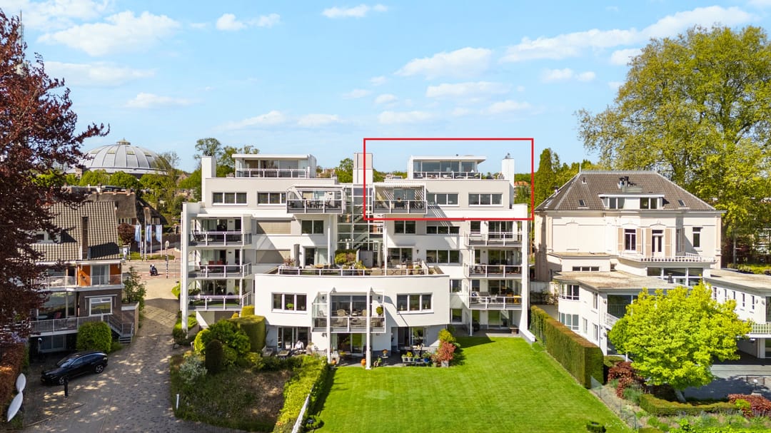Luxury Penthouse with Panoramic River Views in Arnhem — 58