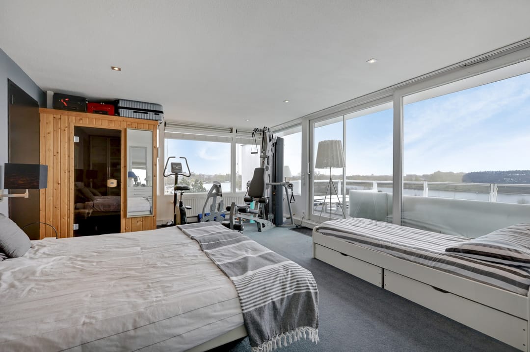 Luxury Penthouse with Panoramic River Views in Arnhem — 41