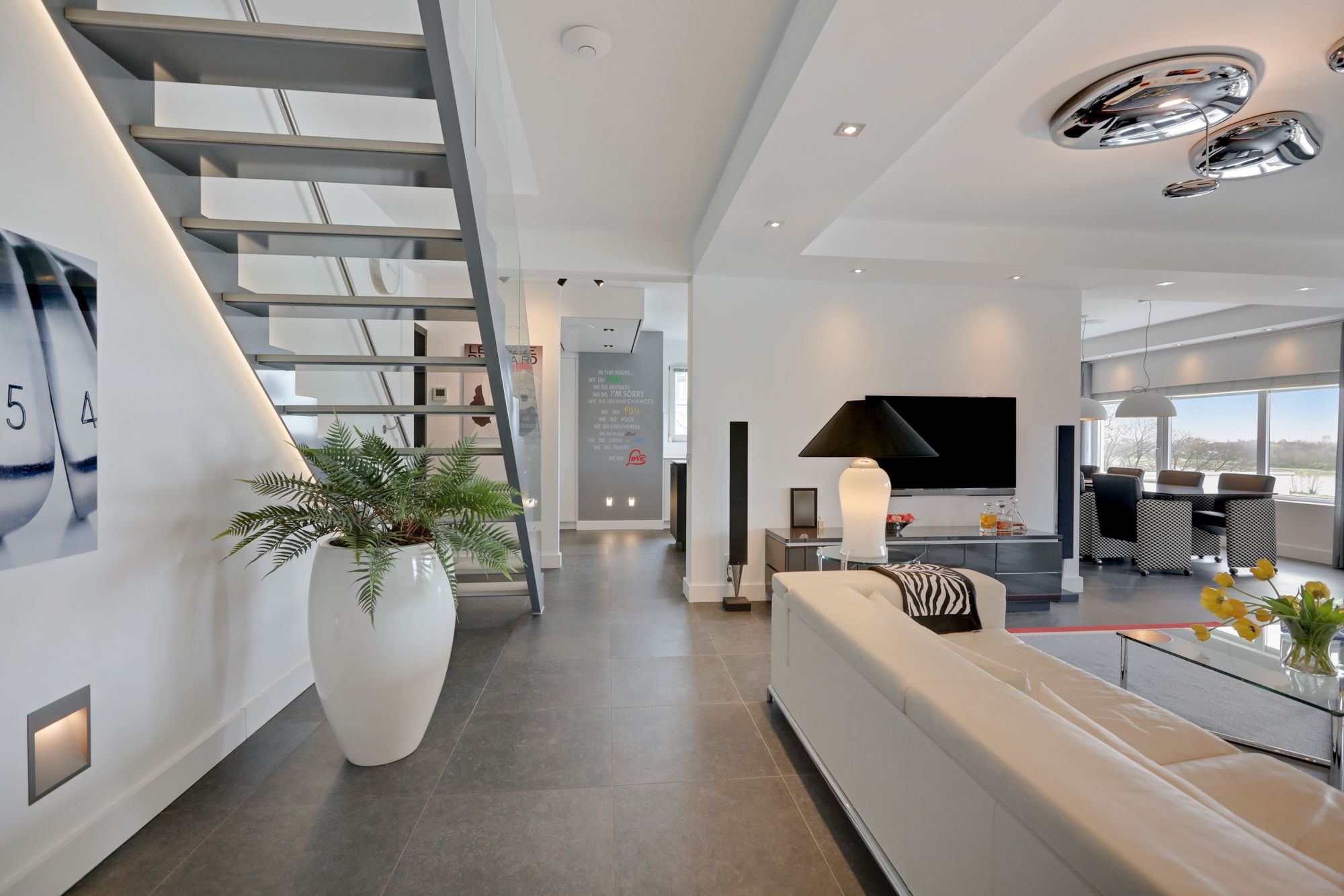 Luxury Penthouse with Panoramic River Views in Arnhem — 30
