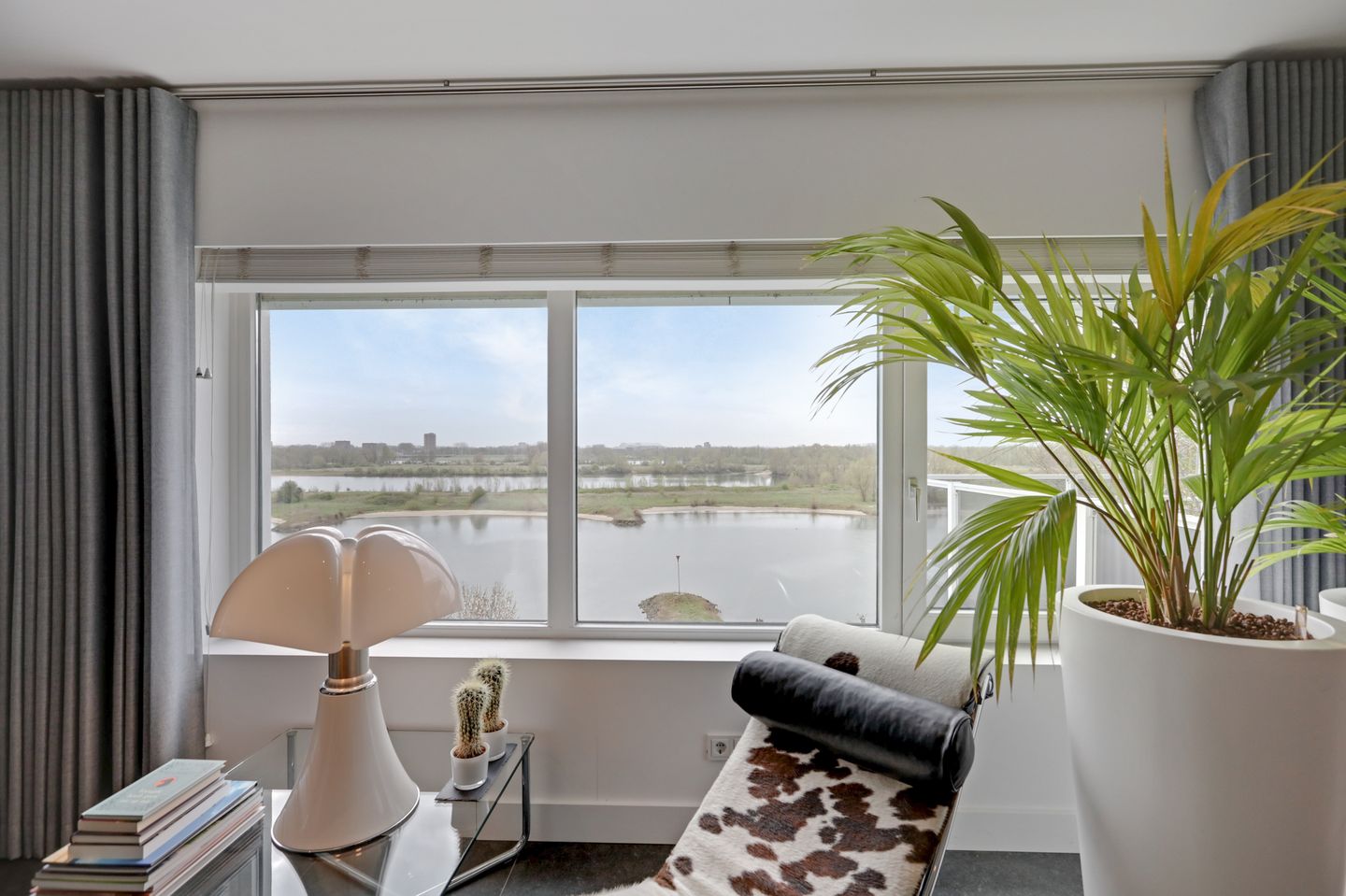 Luxury Penthouse with Panoramic River Views in Arnhem — 14