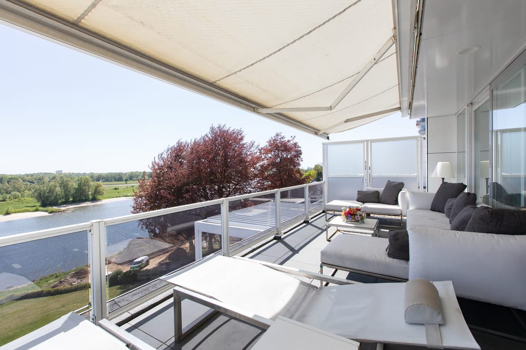 Luxury Penthouse with Panoramic River Views in Arnhem — 43