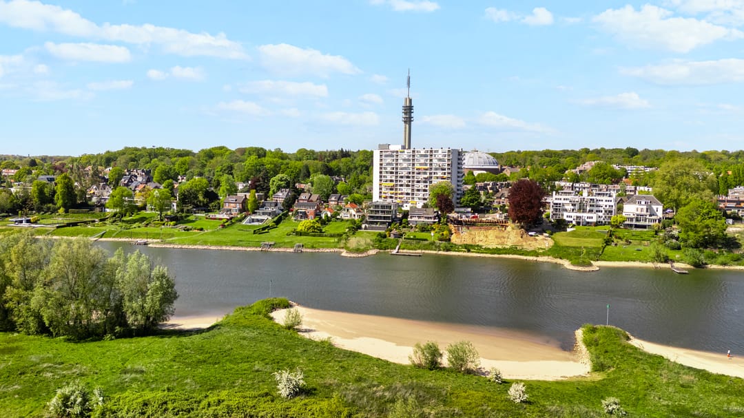 Luxury Penthouse with Panoramic River Views in Arnhem — 62