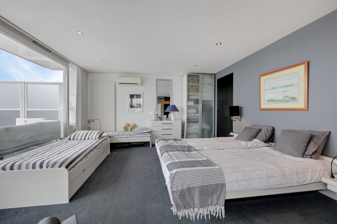 Luxury Penthouse with Panoramic River Views in Arnhem — 47