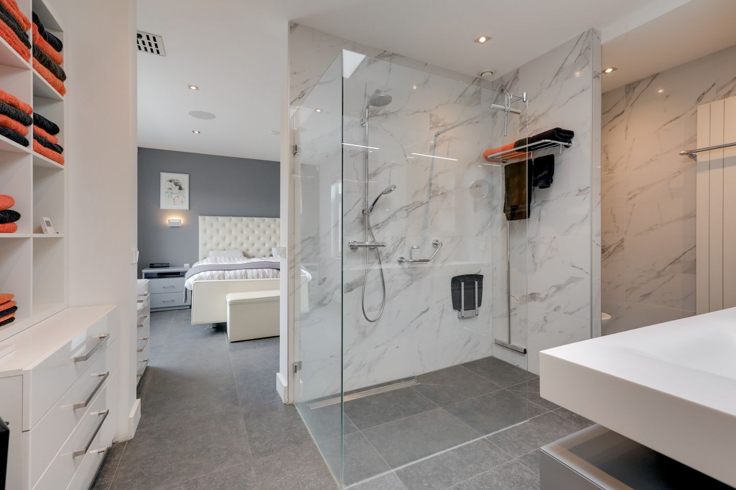 Luxury Penthouse with Panoramic River Views in Arnhem — 35