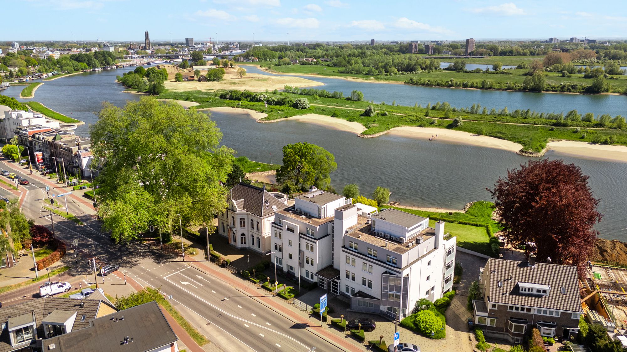 Luxury Penthouse with Panoramic River Views in Arnhem — 60