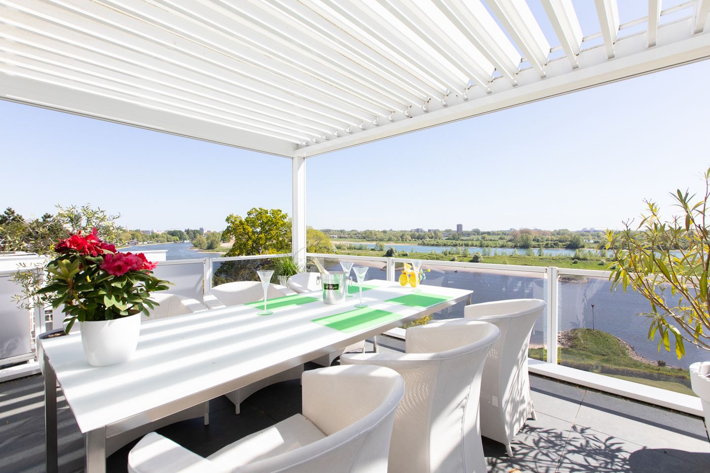Luxury Penthouse with Panoramic River Views in Arnhem — 19