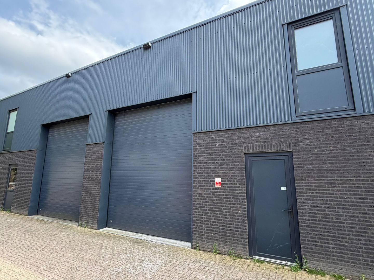 Bekijk foto 2 van Dillenburgstraat 1