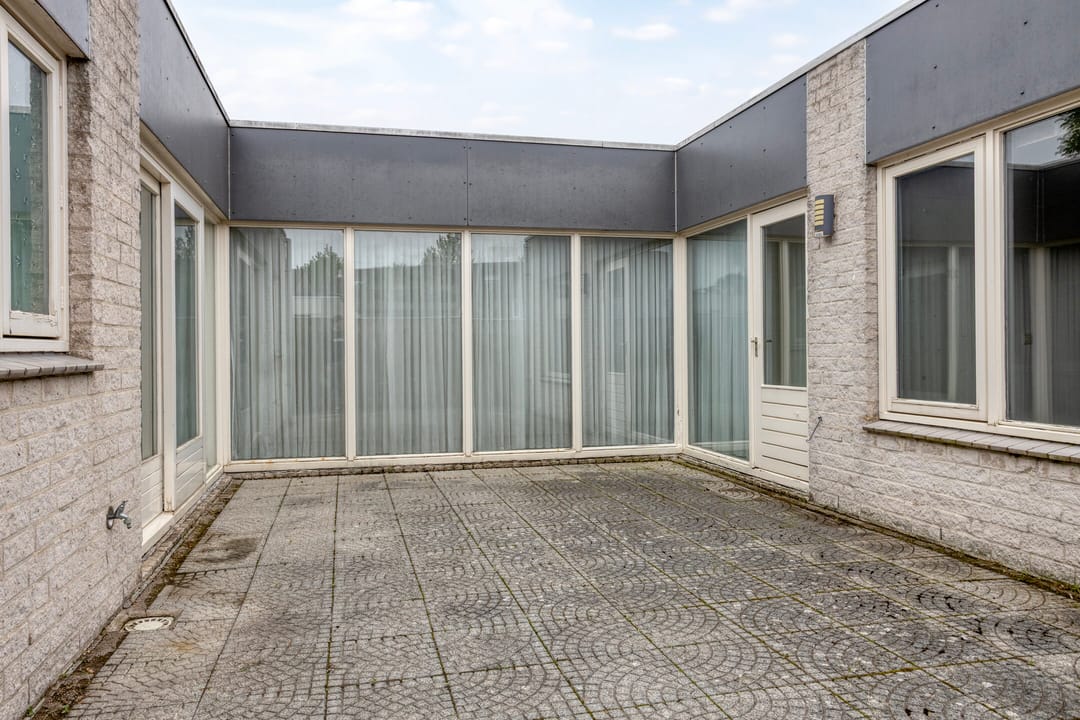 Single-Floor Bungalow with Garage in Popular Salderes Neighborhood — 31