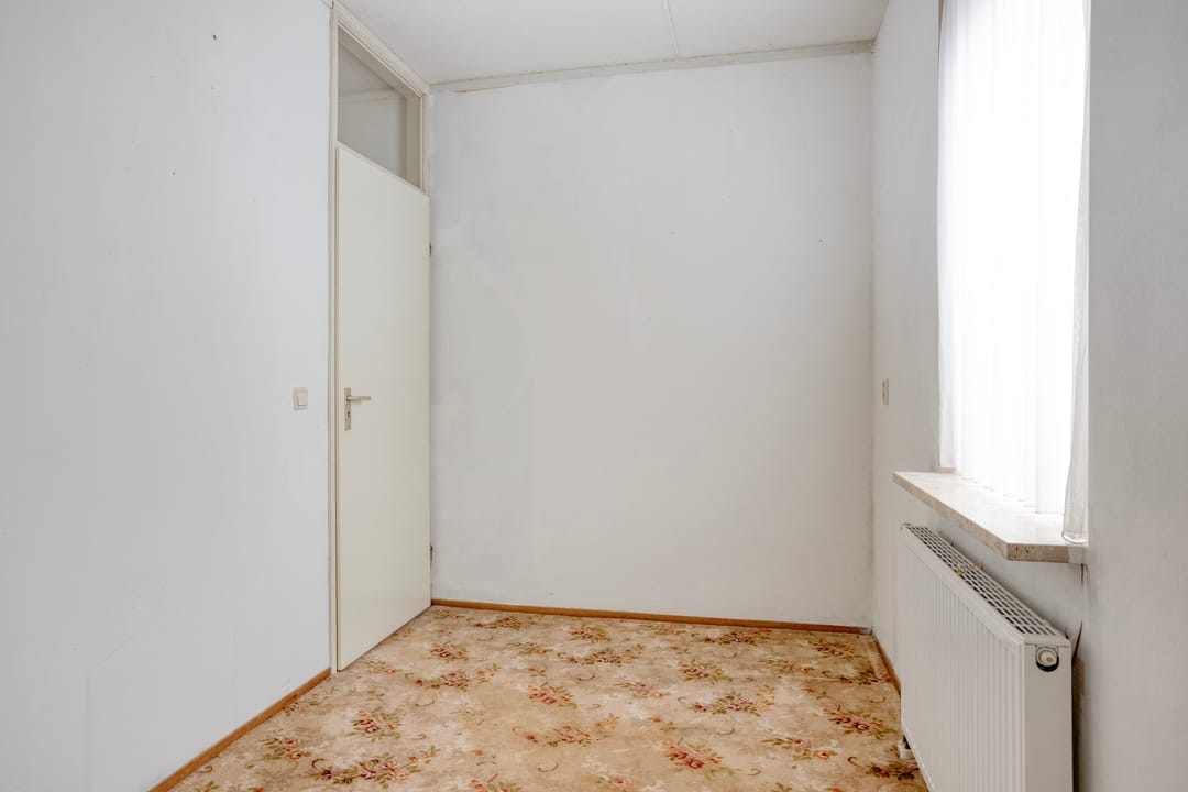 Single-Floor Bungalow with Garage in Popular Salderes Neighborhood — 28