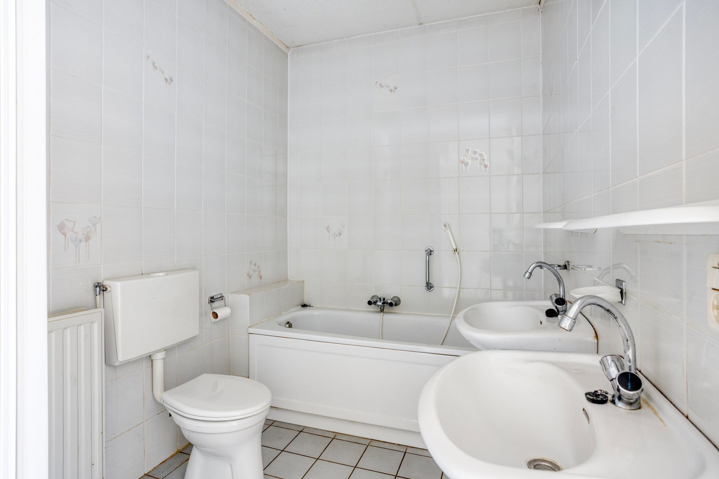 Single-Floor Bungalow with Garage in Popular Salderes Neighborhood — 25