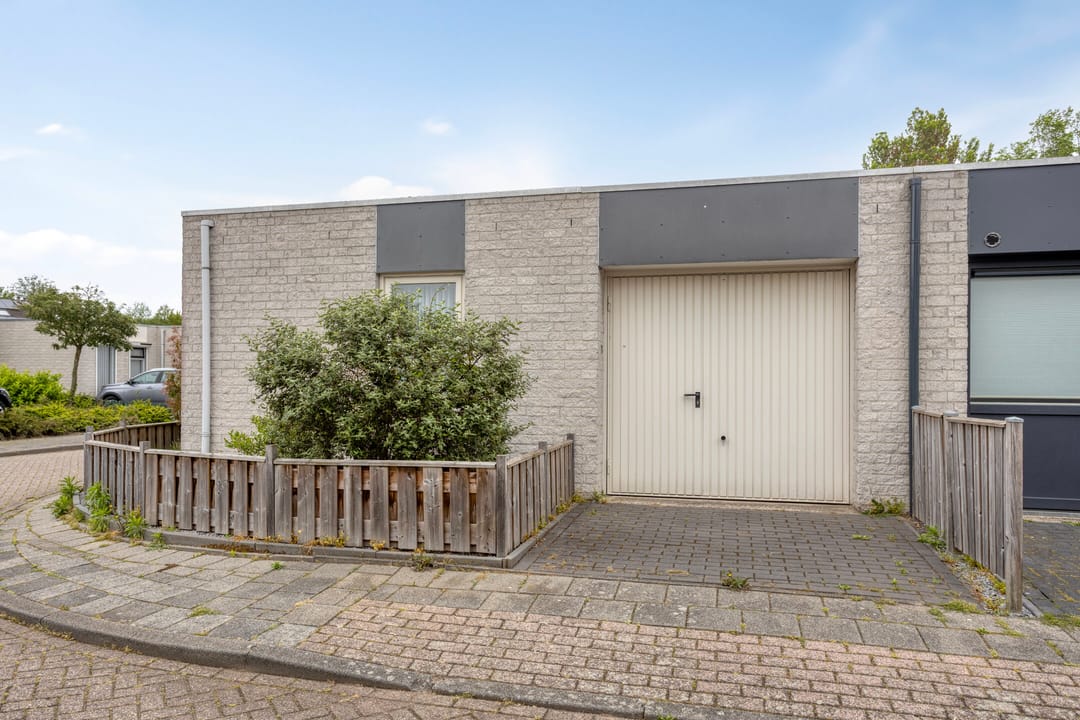 Single-Floor Bungalow with Garage in Popular Salderes Neighborhood — 37