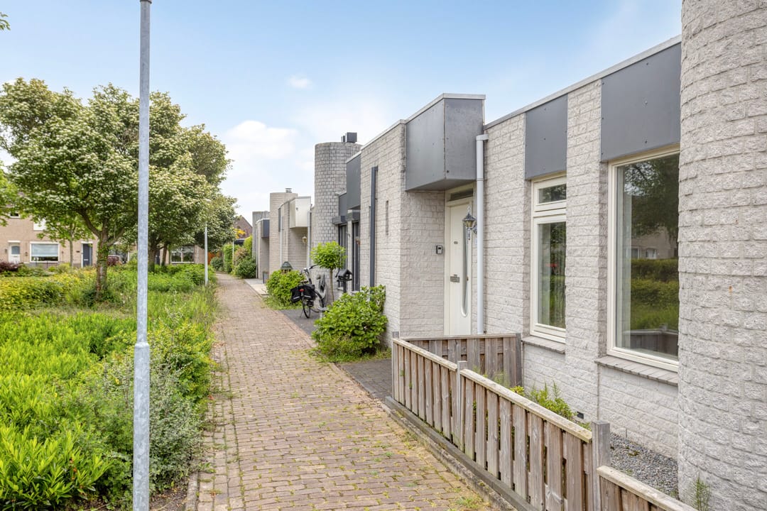Single-Floor Bungalow with Garage in Popular Salderes Neighborhood — 7