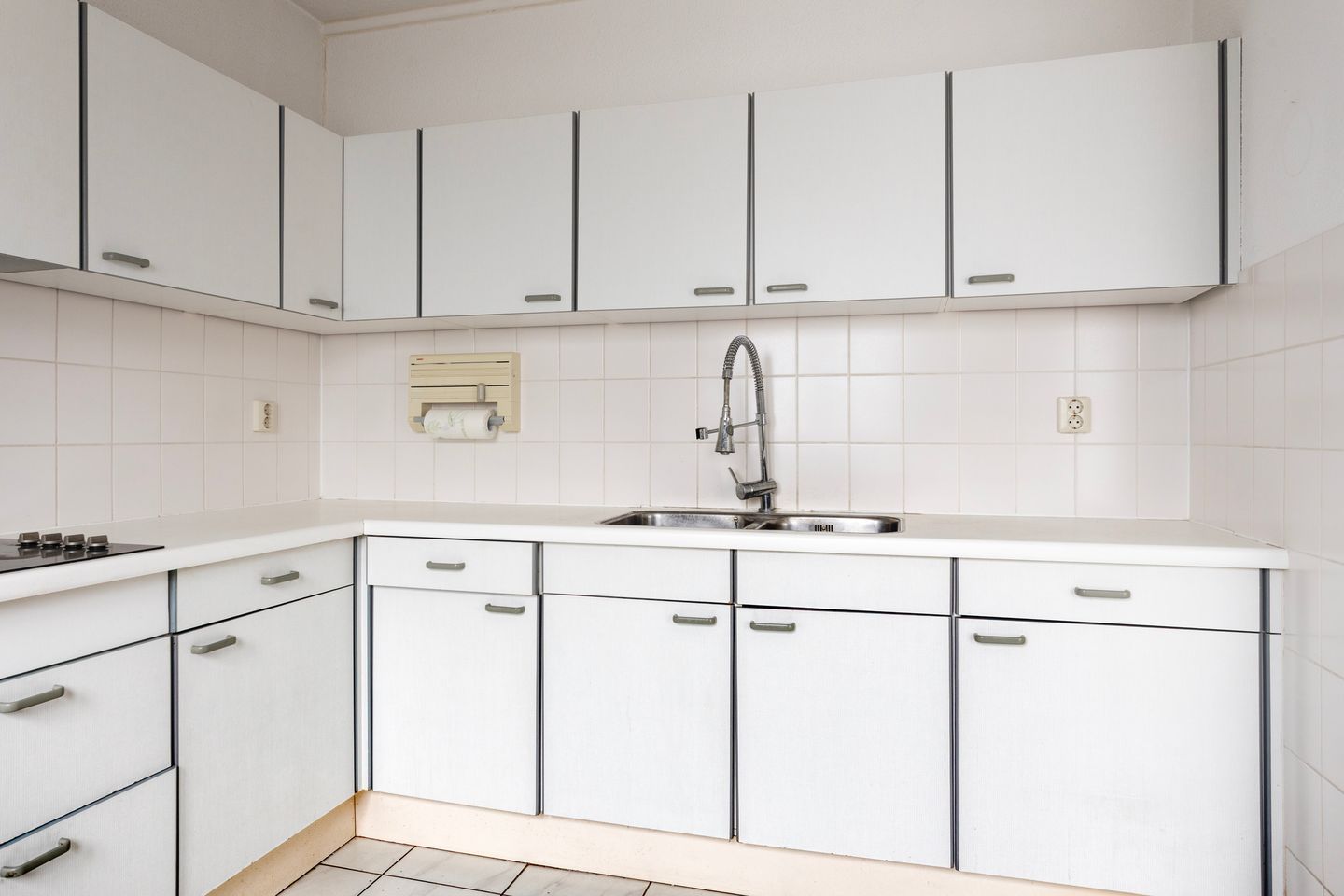 Single-Floor Bungalow with Garage in Popular Salderes Neighborhood — 19
