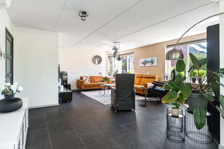 Vrijstaande woning te koop: Van der Walstrjitte 45, Burgum