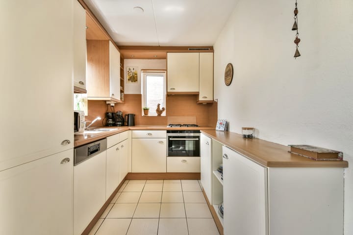 Tussenwoning te koop: Mina Krusemanstraat 24, Schiedam