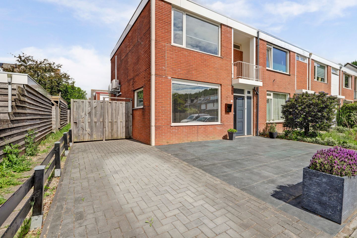 Foto 1 van Debussystraat 86