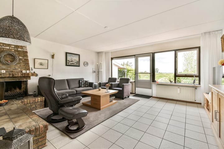 Tussenwoning te koop: Mina Krusemanstraat 24, Schiedam
