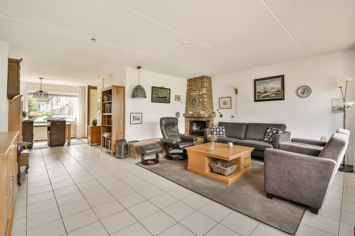 Tussenwoning te koop: Mina Krusemanstraat 24, Schiedam