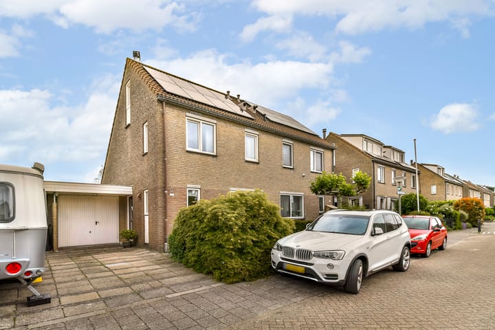 Tussenwoning te koop: Mina Krusemanstraat 24, Schiedam