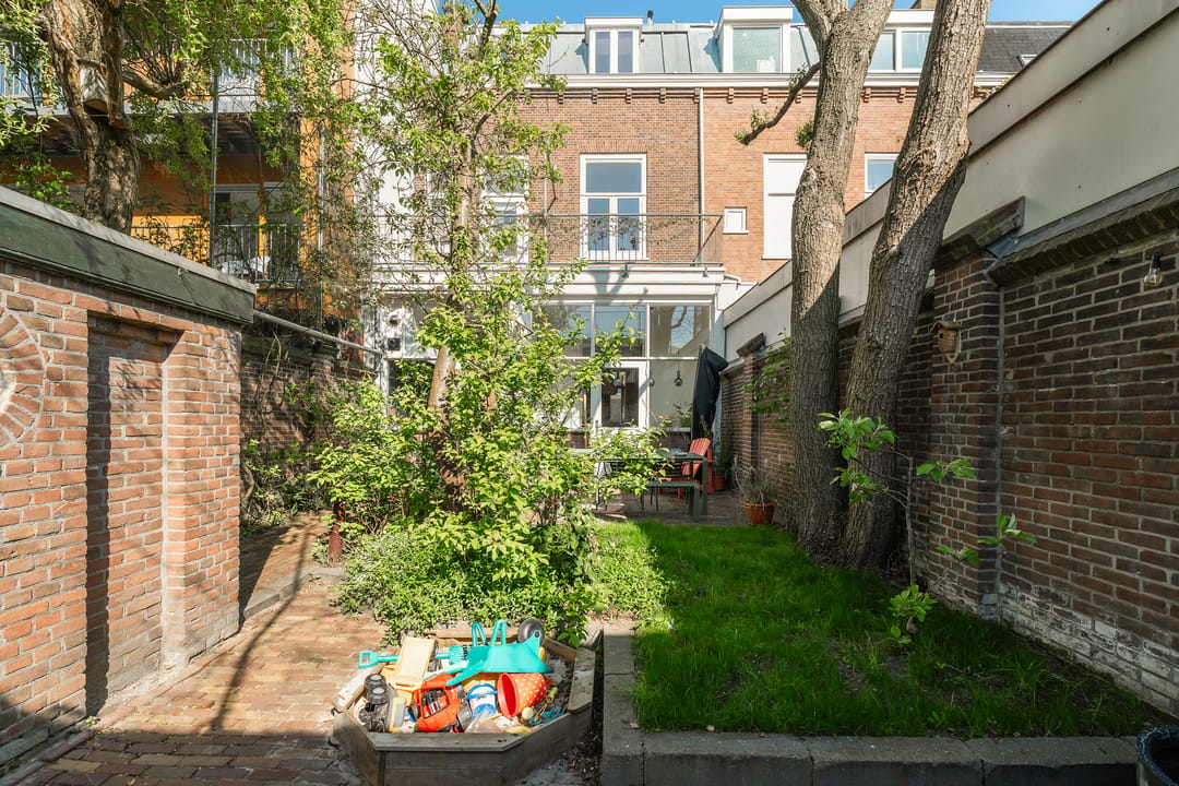 Photo 47 of Van Limburg Stirumstraat 220
