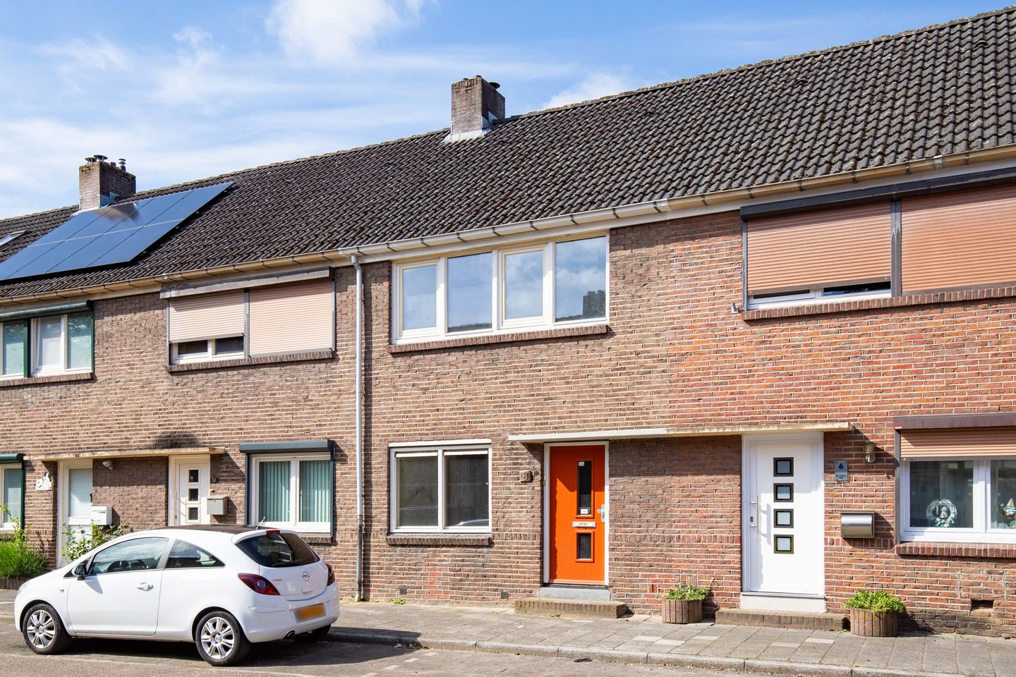Foto 1 van De Genestetstraat 8