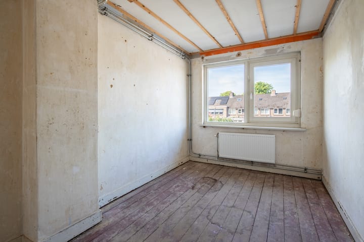 Tussenwoning te koop: De Genestetstraat 8, Heerlen