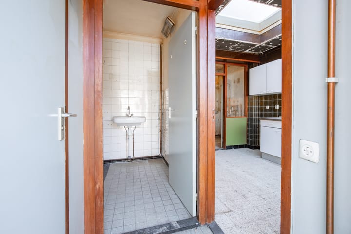 Tussenwoning te koop: De Genestetstraat 8, Heerlen