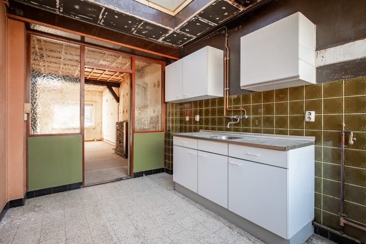 Tussenwoning te koop: De Genestetstraat 8, Heerlen