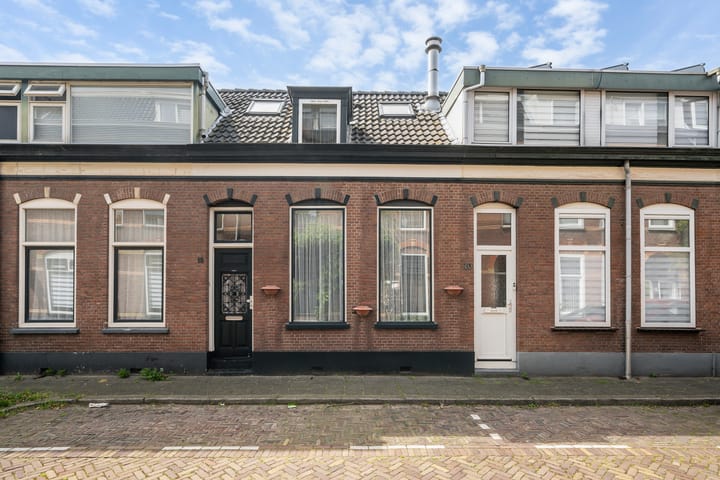 Oosterdwarsstraat 18