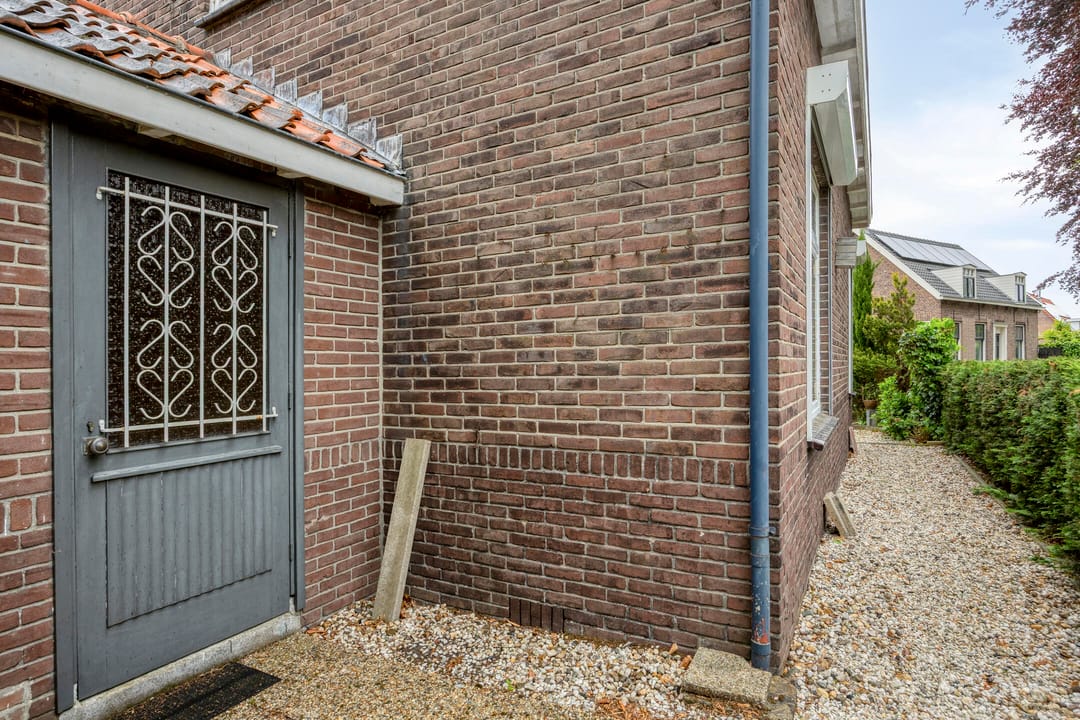 Authentic 1930s Detached Fixer-Upper with Renovation Potential in Rhoon — 22